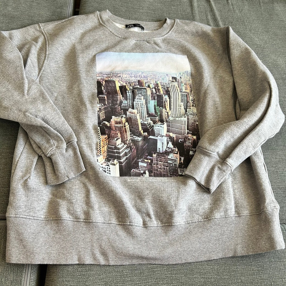 Zara NYC skyline gray sweatshirt Medium